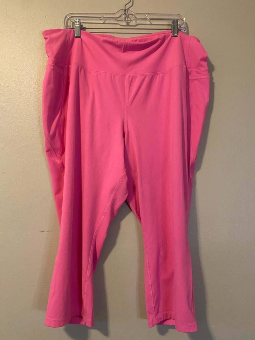 LIVI Lane Bryant Soft Capri Legging 26/28 Hot Pink | Like New